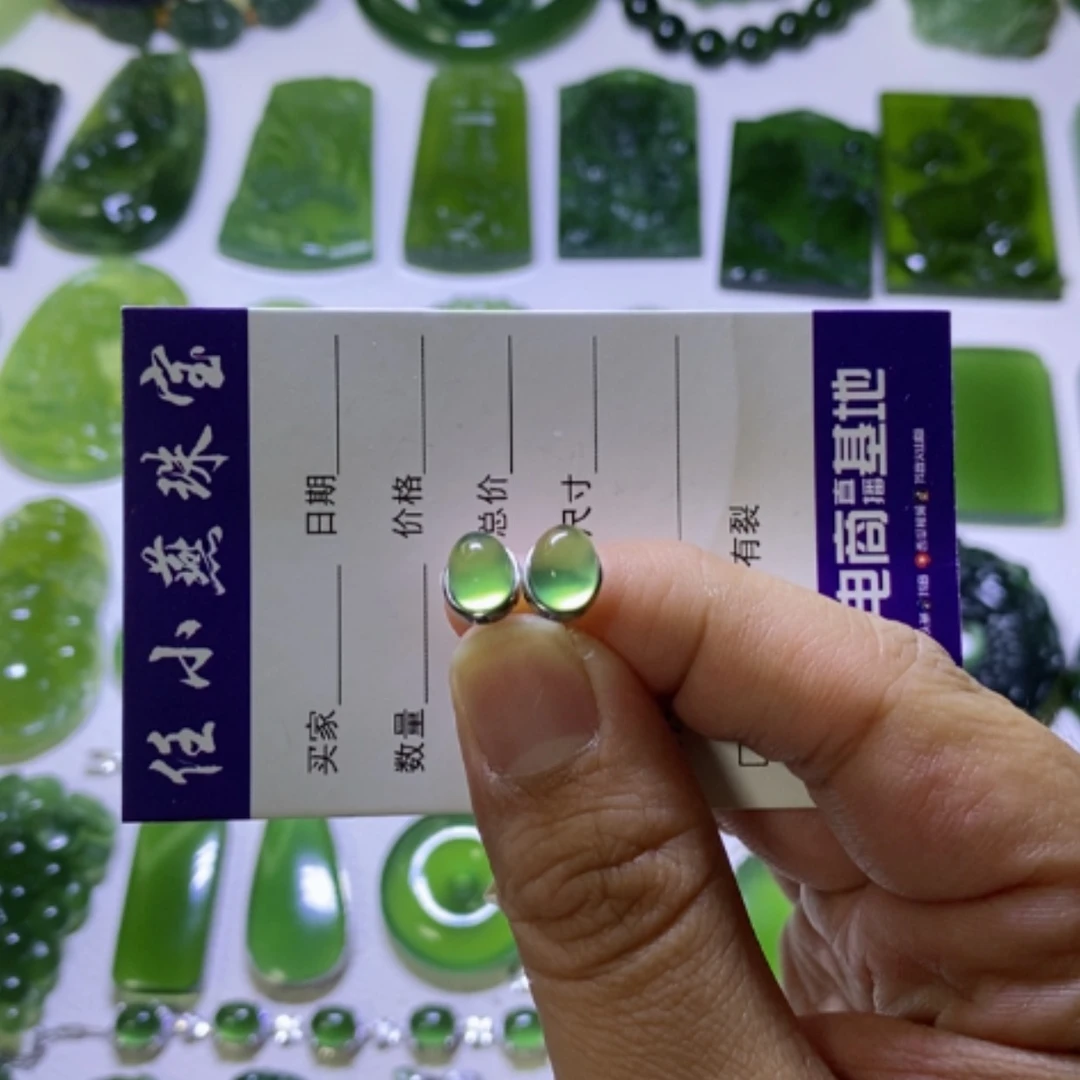 【闪购商品】银S925镶嵌蛇纹石玉耳钉