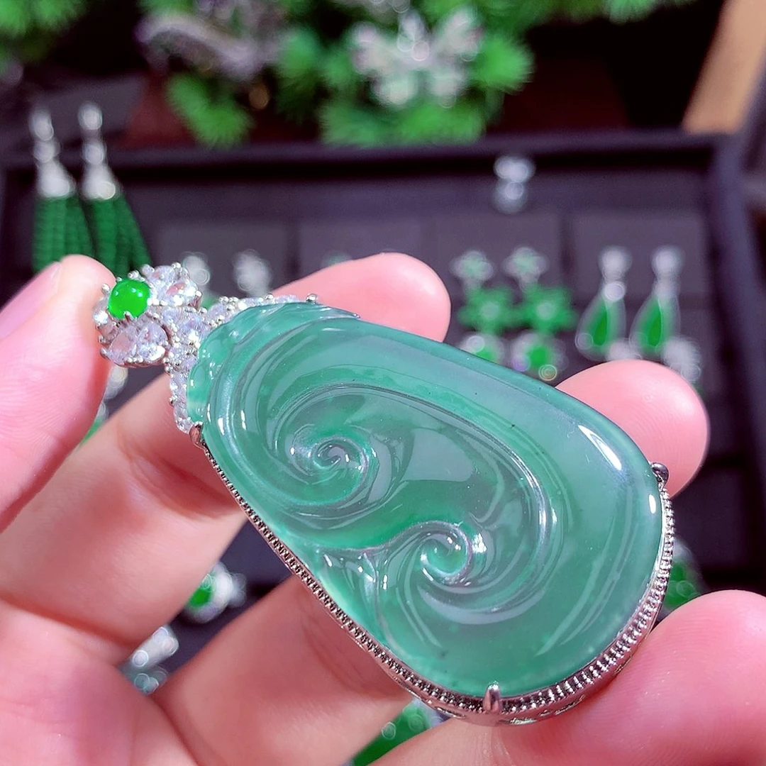 颈饰未镶嵌翡翠天然