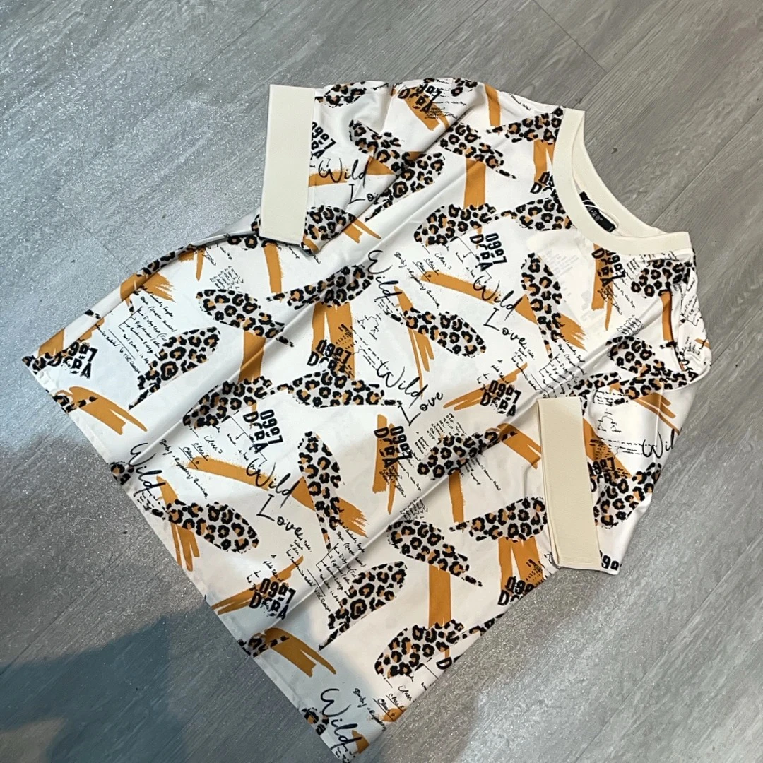 圆领薄款豹纹花瓣印花短袖T恤-果梓395