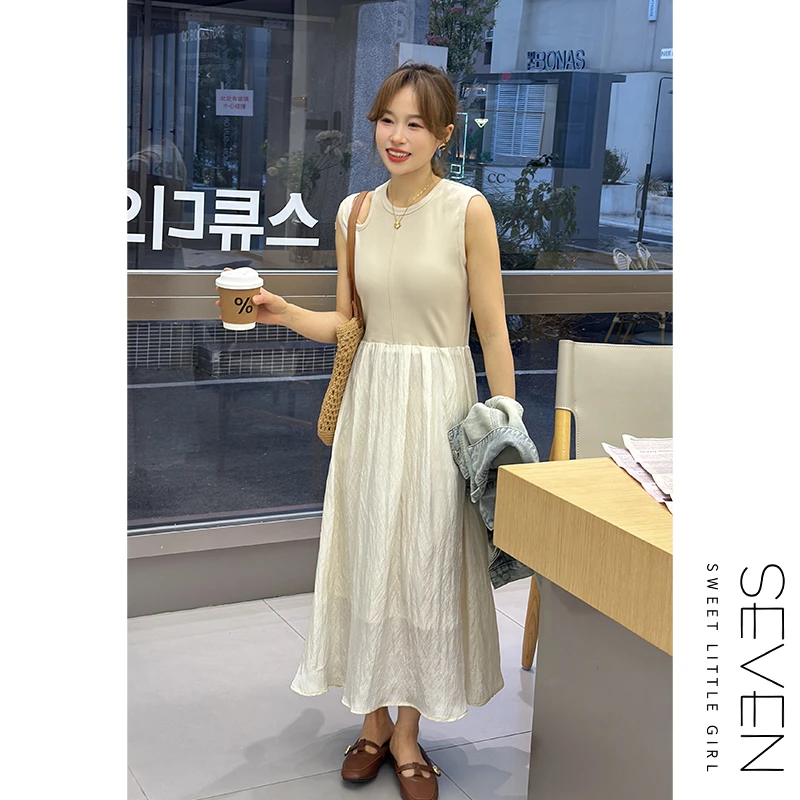 42⑧七七146小个子设计感镂空无袖连衣裙女款早春显瘦穿搭小美说