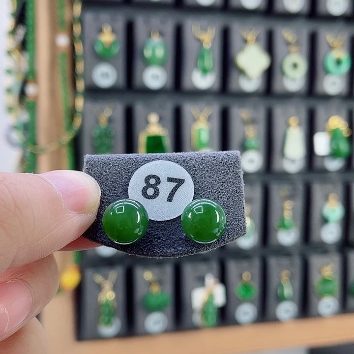 18K金镶嵌和田玉耳饰