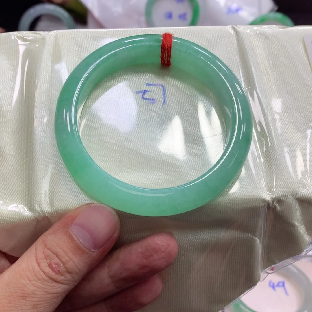 翡翠手镯（圆镯）未镶嵌翡翠