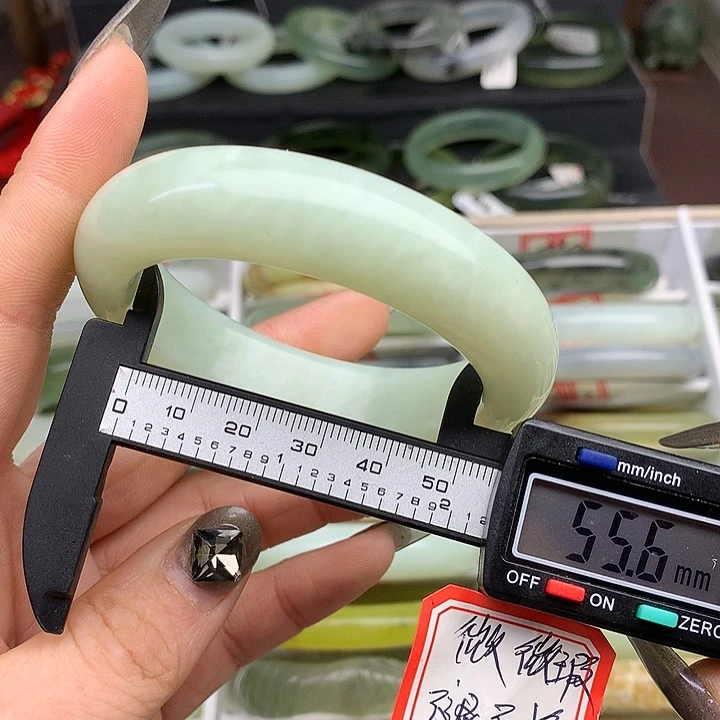 蛇纹石玉手镯未镶嵌692