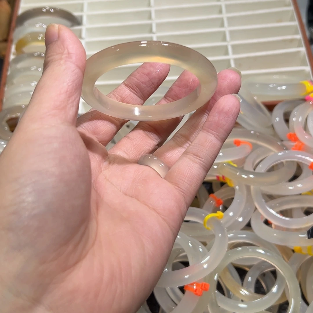 玛瑙/玉髓未镶嵌手镯56圈有包容18