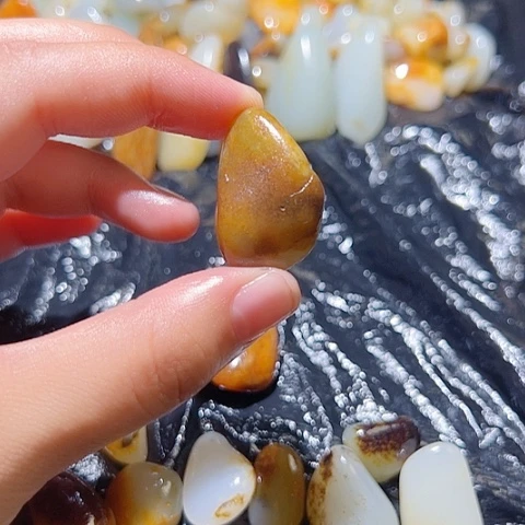 和田玉（糖玉）未镶嵌颈饰10克