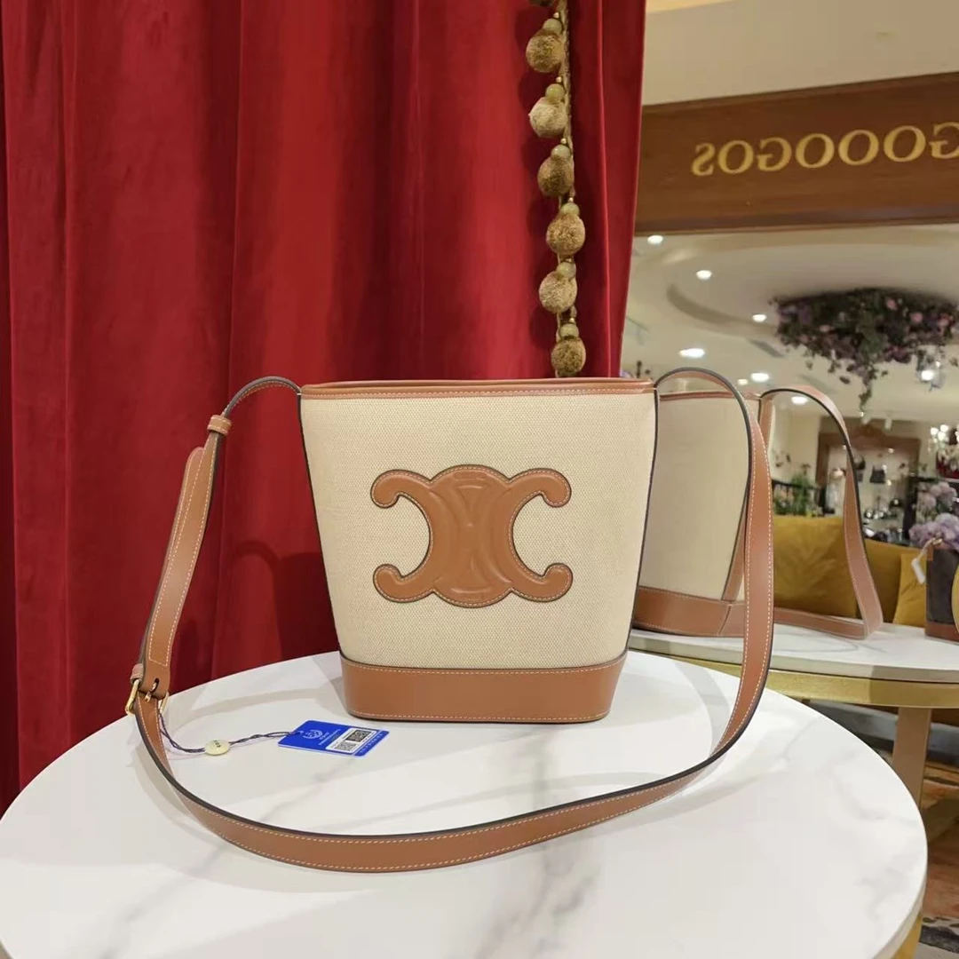 95新 Celine/思琳 GGS瑟琳凯旋门水桶小号棕色金扣帆52310844