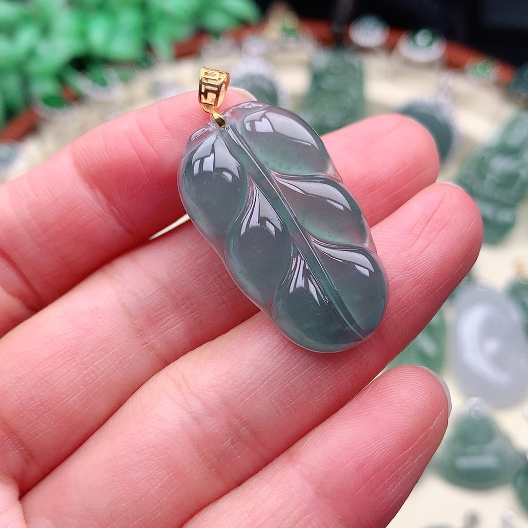 杞***艳翡翠挂件18K金镶嵌吊坠