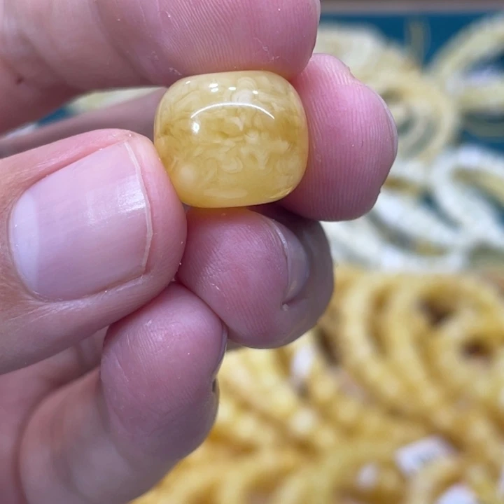 琥珀未镶嵌手链蜜蜡