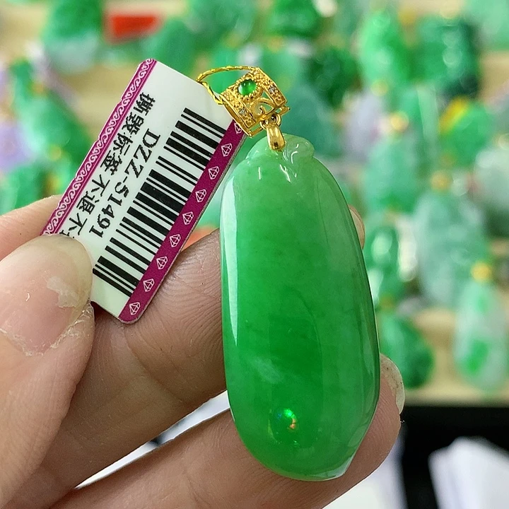 翡翠颈饰18K金镶嵌挂件