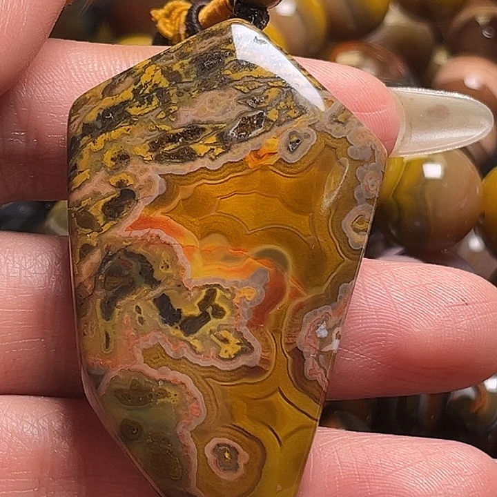 笨***孩玛瑙/玉髓未镶嵌吊坠