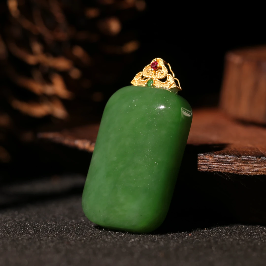 【泓贝珠宝-L935】18k金镶嵌和田玉碧玉平安无事牌吊坠