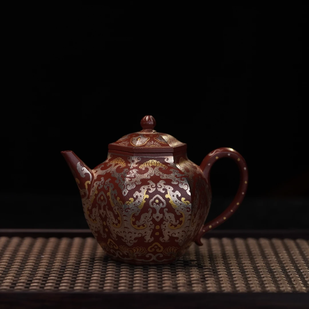 lot.20917 王颖 朱泥金银错六方秋水壶 （螭龙如意卷草纹） 170cc