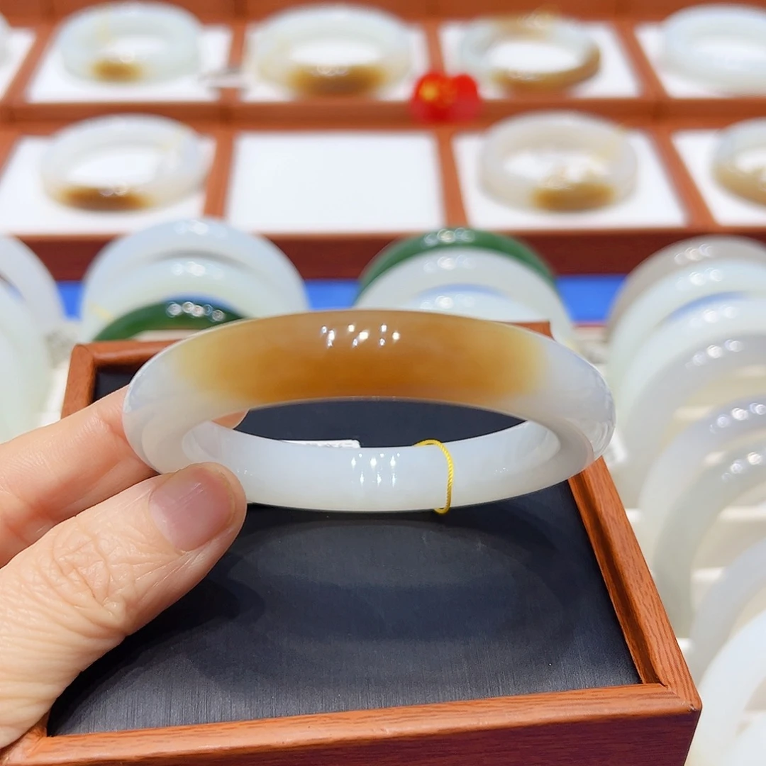 和田玉手镯未镶嵌追*黄金糖手镯54