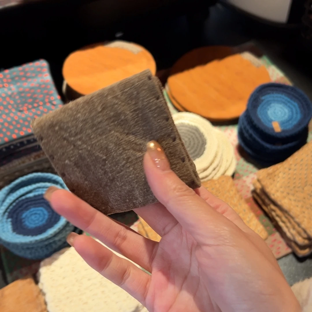 瓷片陶瓷。     陶瓷。