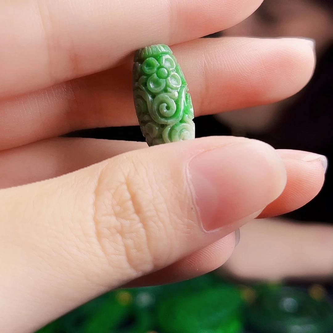 颈饰未镶嵌翡翠多样性