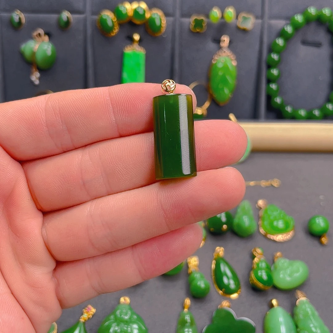 和田玉（碧玉）18K金镶嵌吊坠(不含链)