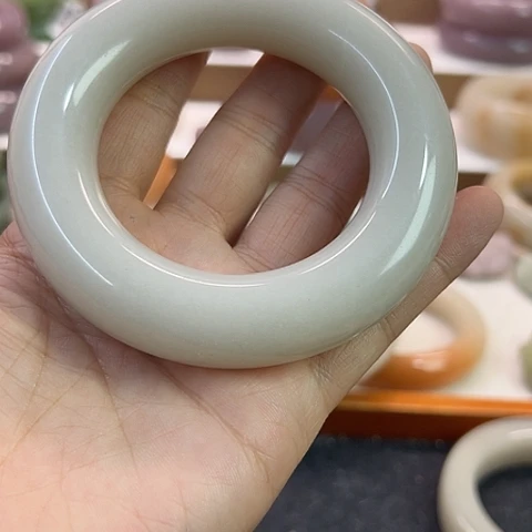 石英岩玉未镶嵌手镯