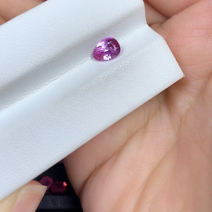 蓝宝石裸石1.07ct无烧粉蓝宝