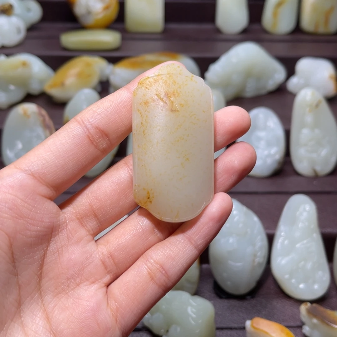 A***m和田玉未镶嵌颈饰