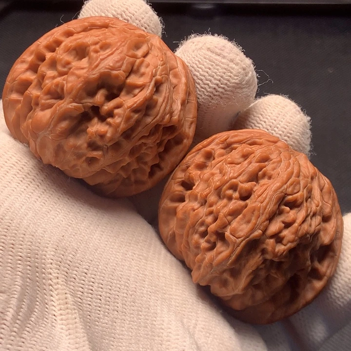 文玩核桃吊坠红皮磨盘41尺