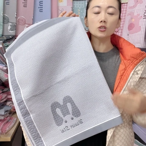 棉特价灰色大字母