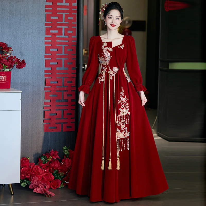 大码敬酒服新娘酒红色2025新款结婚长袖高级感胖mm丝绒礼服裙女冬