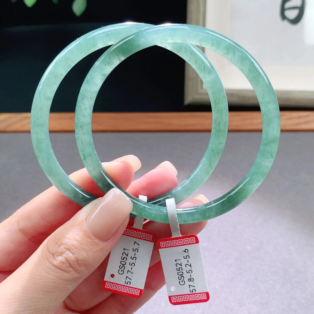 翡翠手镯未镶嵌天然翡翠手镯