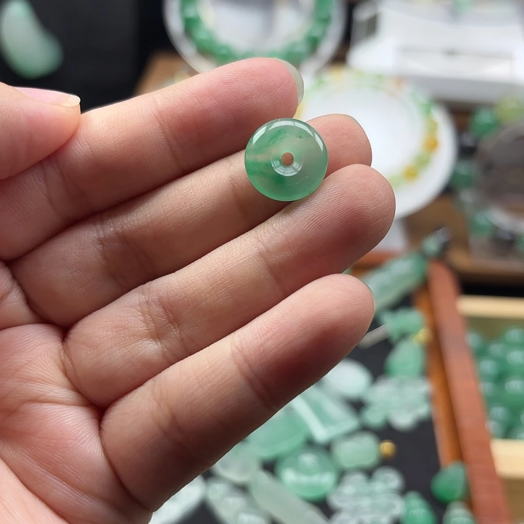 颈饰未镶嵌石英质玉