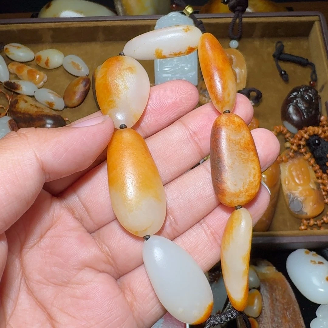 和田玉颈饰未镶嵌明***山