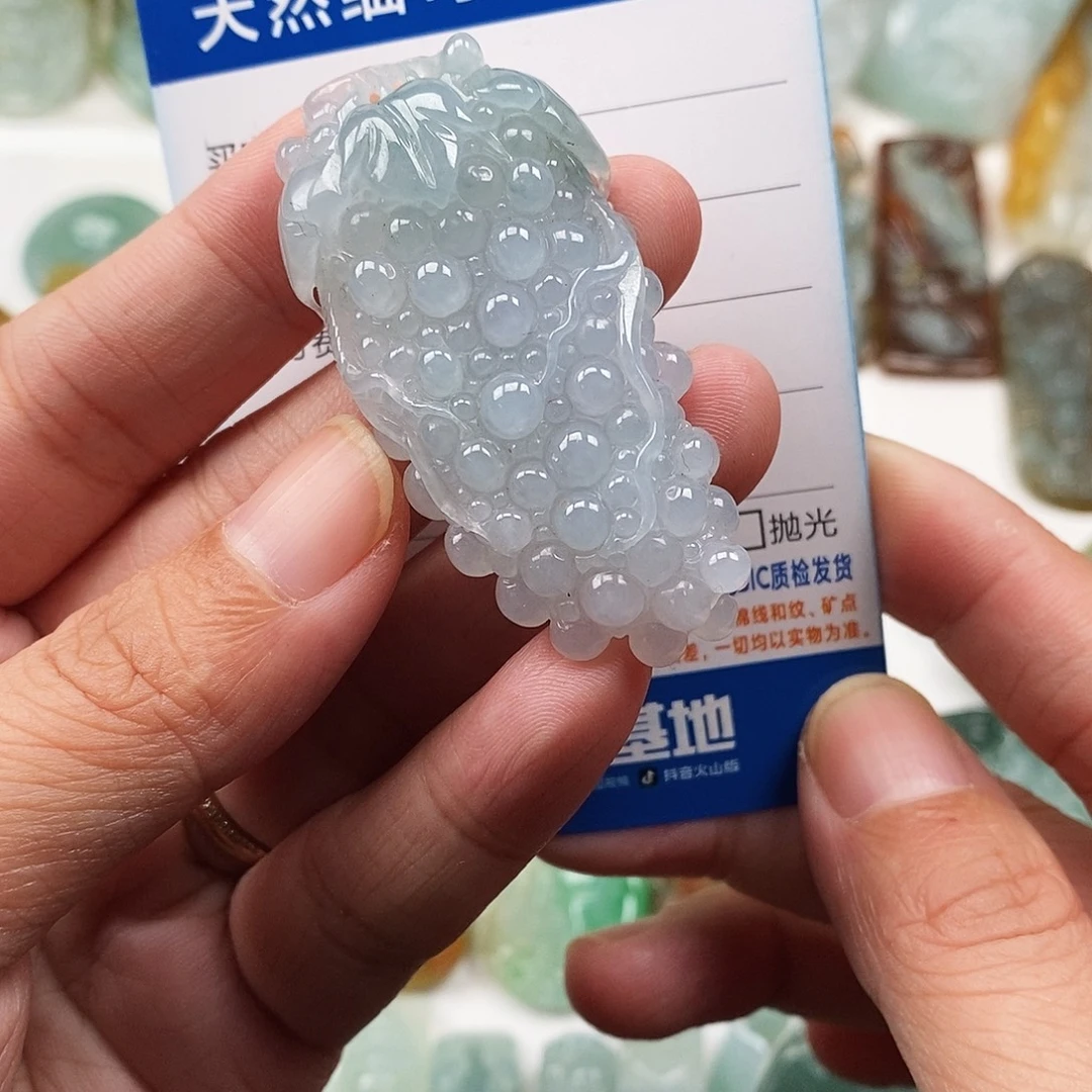 翡翠未镶嵌颈饰葡萄