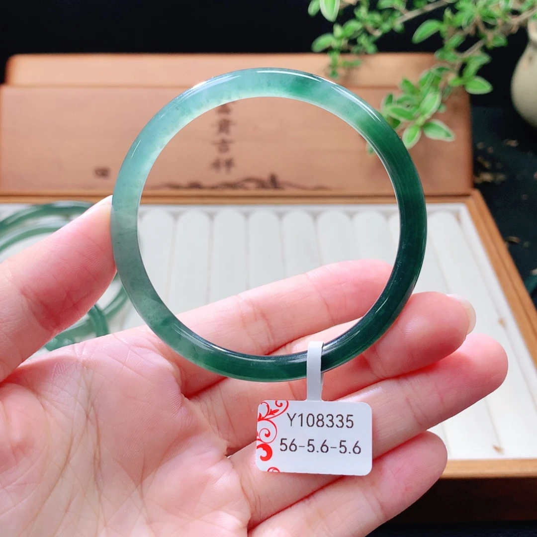 翡翠未镶嵌手镯（圆镯）