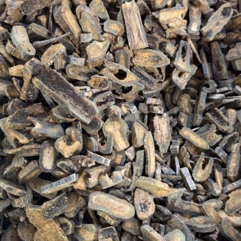 沉香摆件乌身红土30克多样性发1份