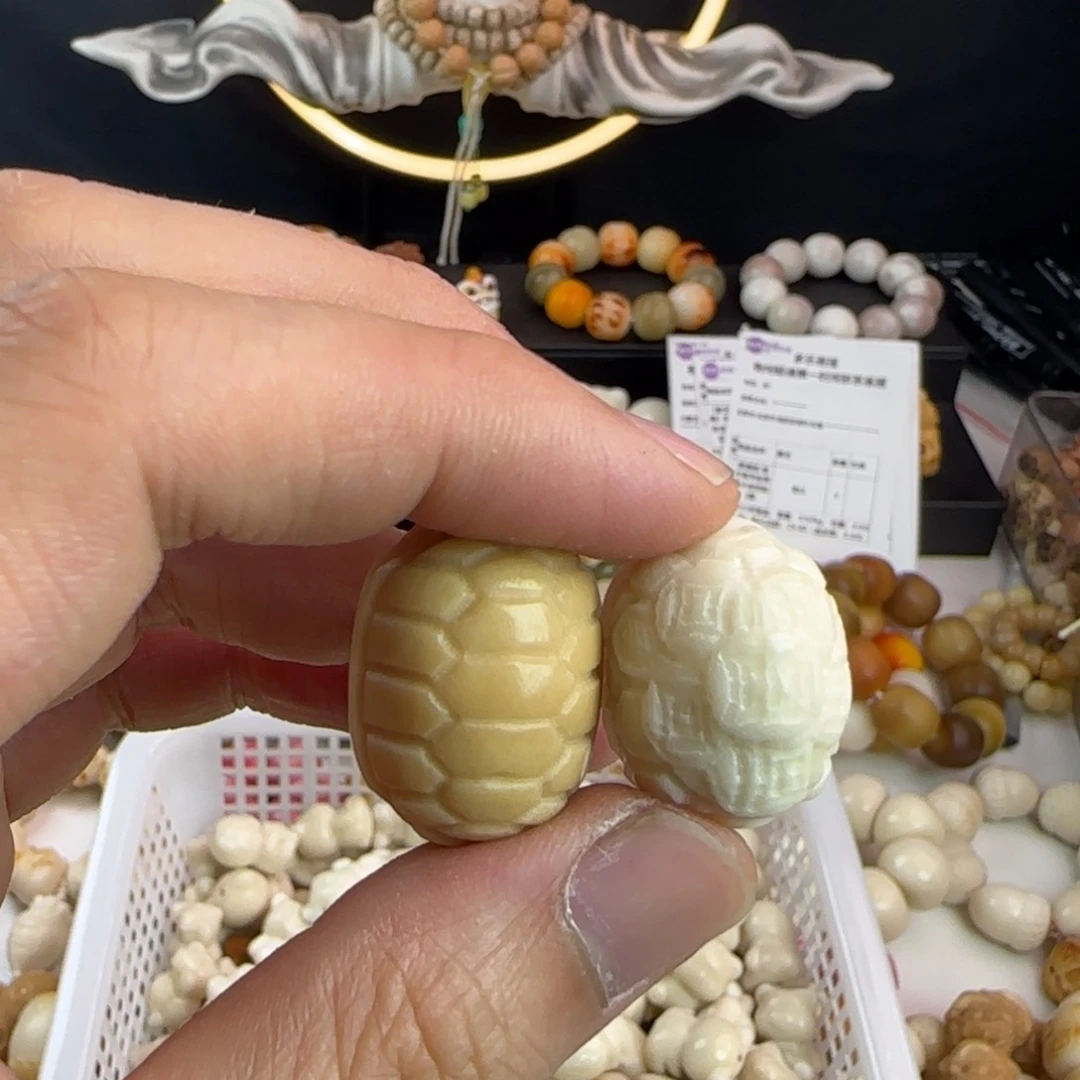 菩提根/象牙果吊坠瑕疵富甲混2颗