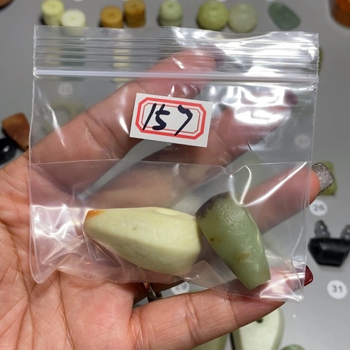 蛇纹石玉颈饰未镶嵌没***式