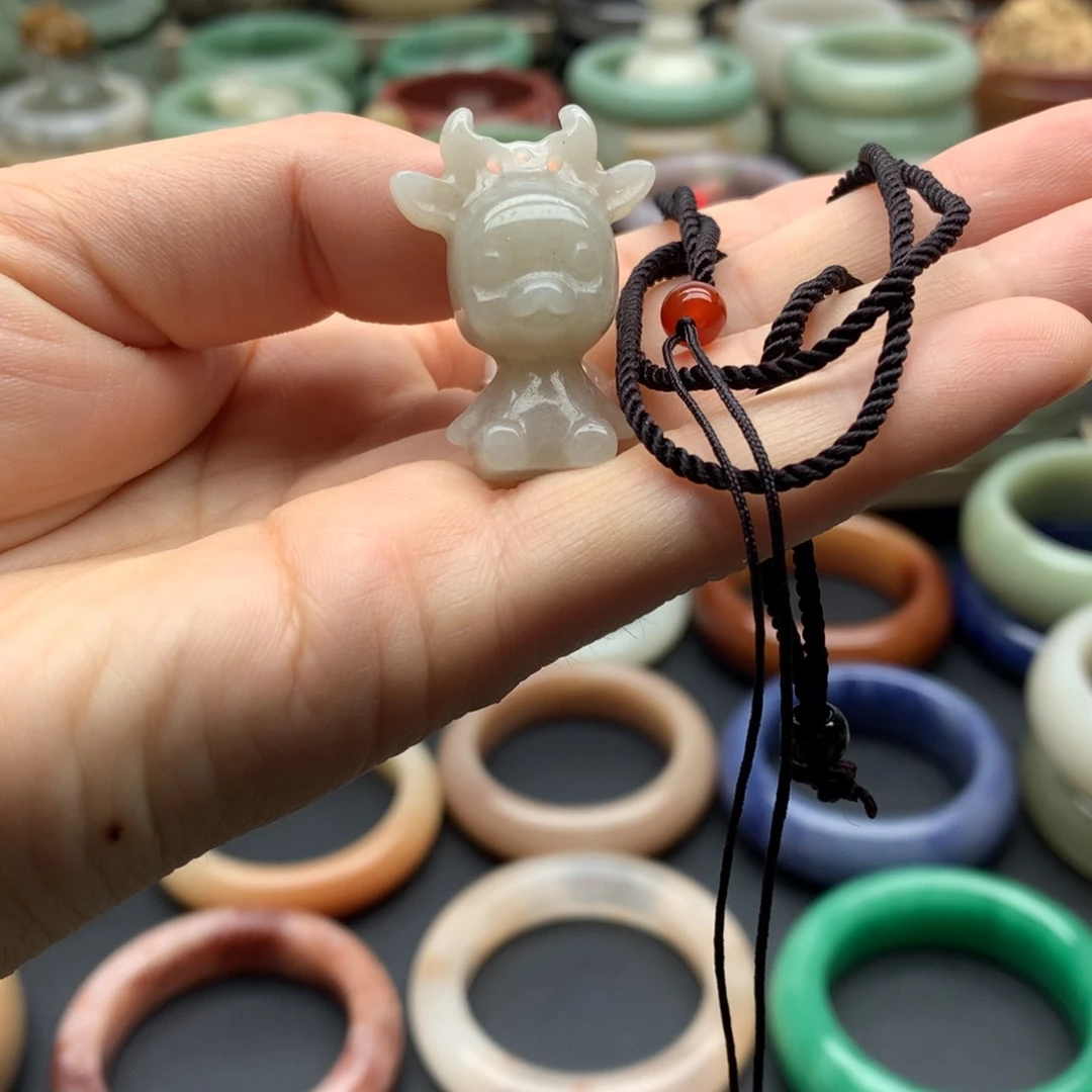 石英质玉（佘太翠）手镯未镶嵌