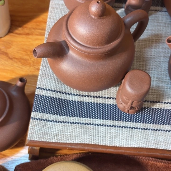 紫砂茶壶紫泥底槽青掇球400cc