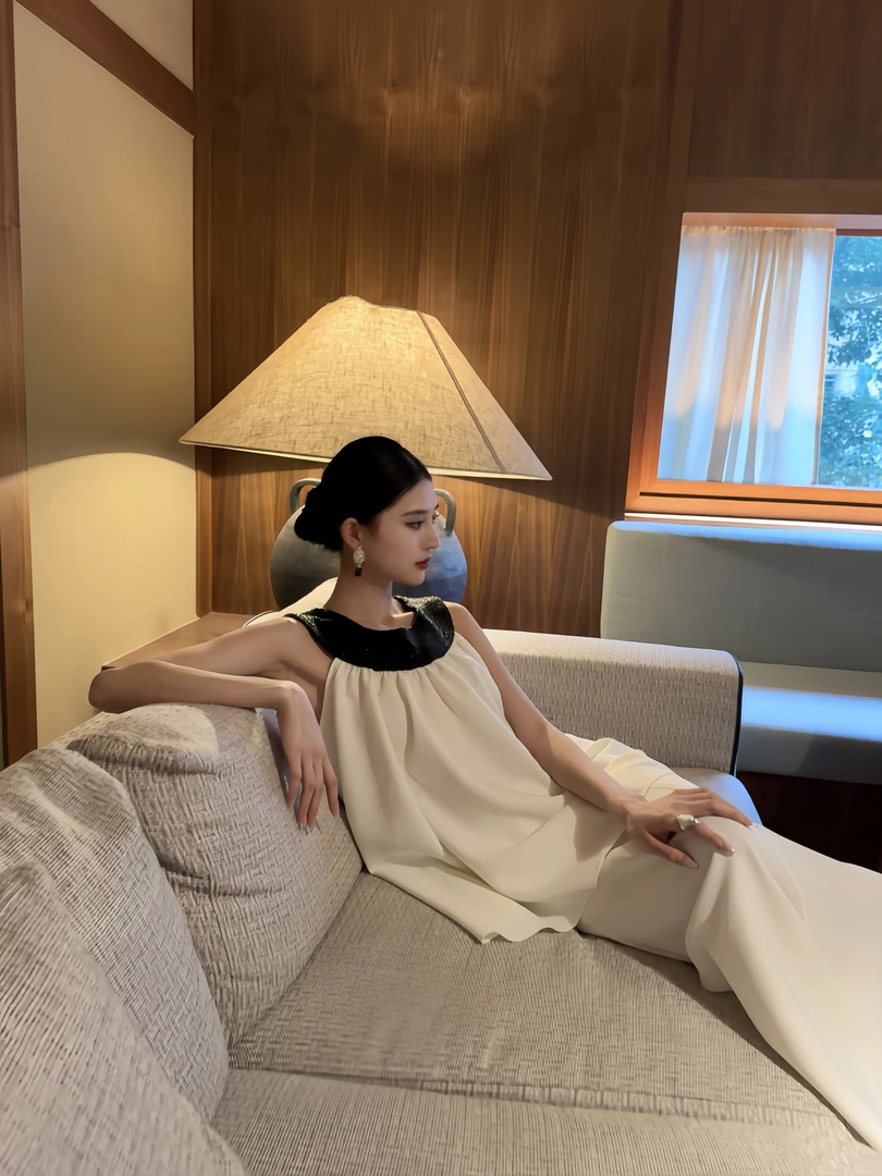 DENGHEYI【典雅之礼】小众设计挂脖珠绣A字摆上衣极简百搭半身裙