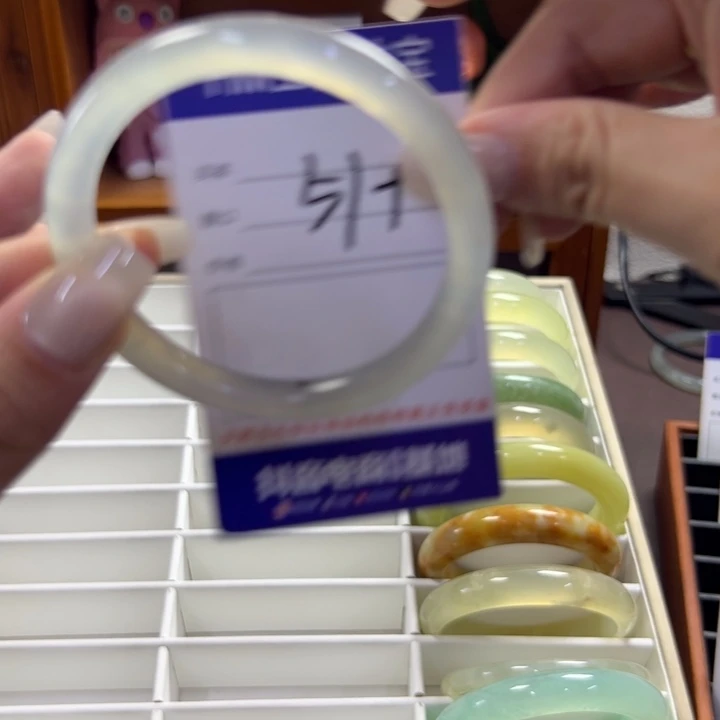 蛇纹石玉未镶嵌手镯268