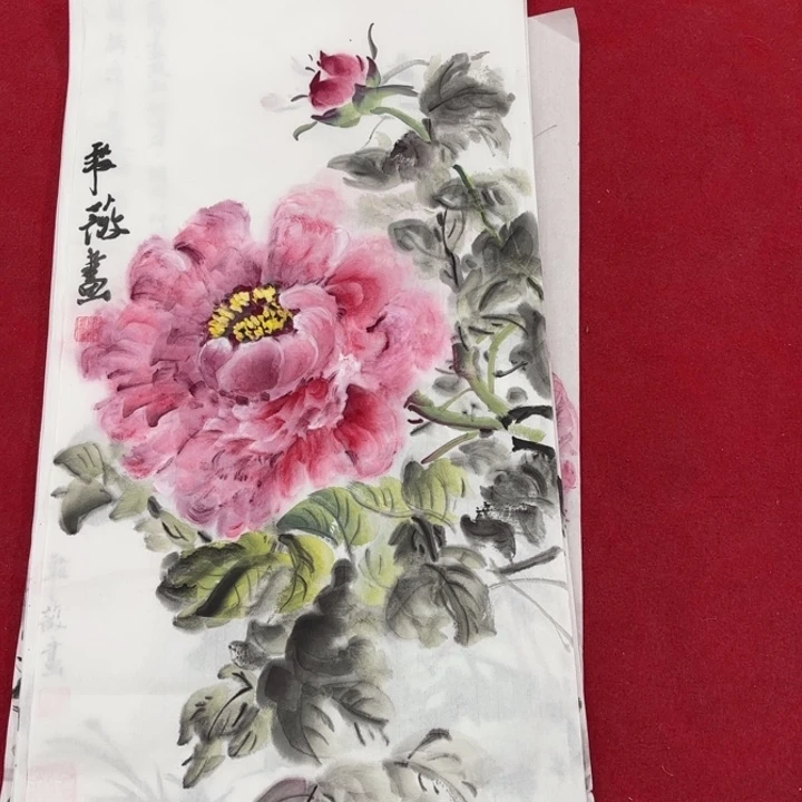 国画花鸟等图案为一体而得