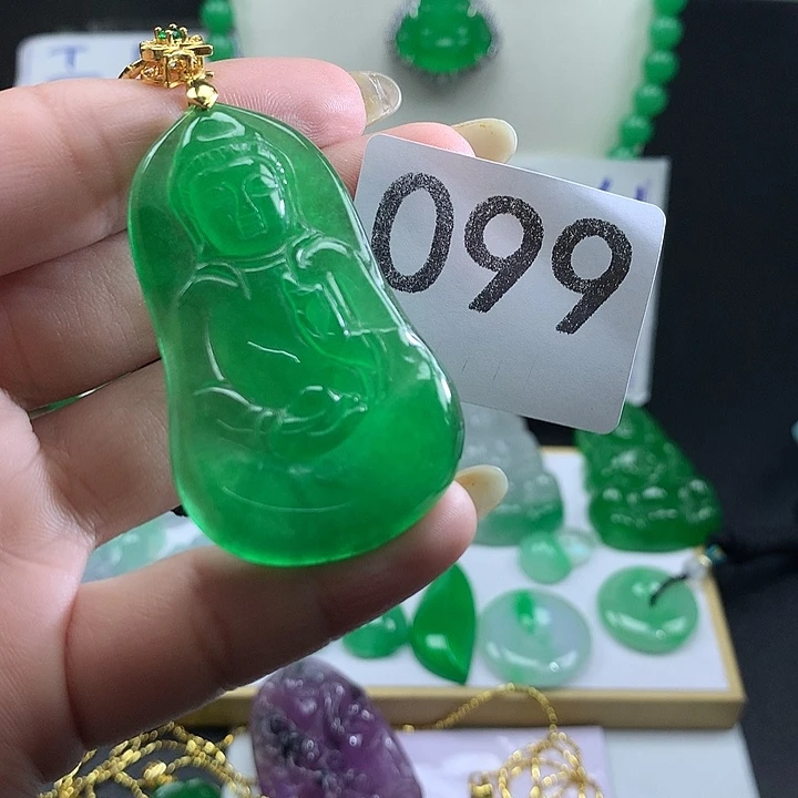 翡翠未镶嵌吊坠(赠链)