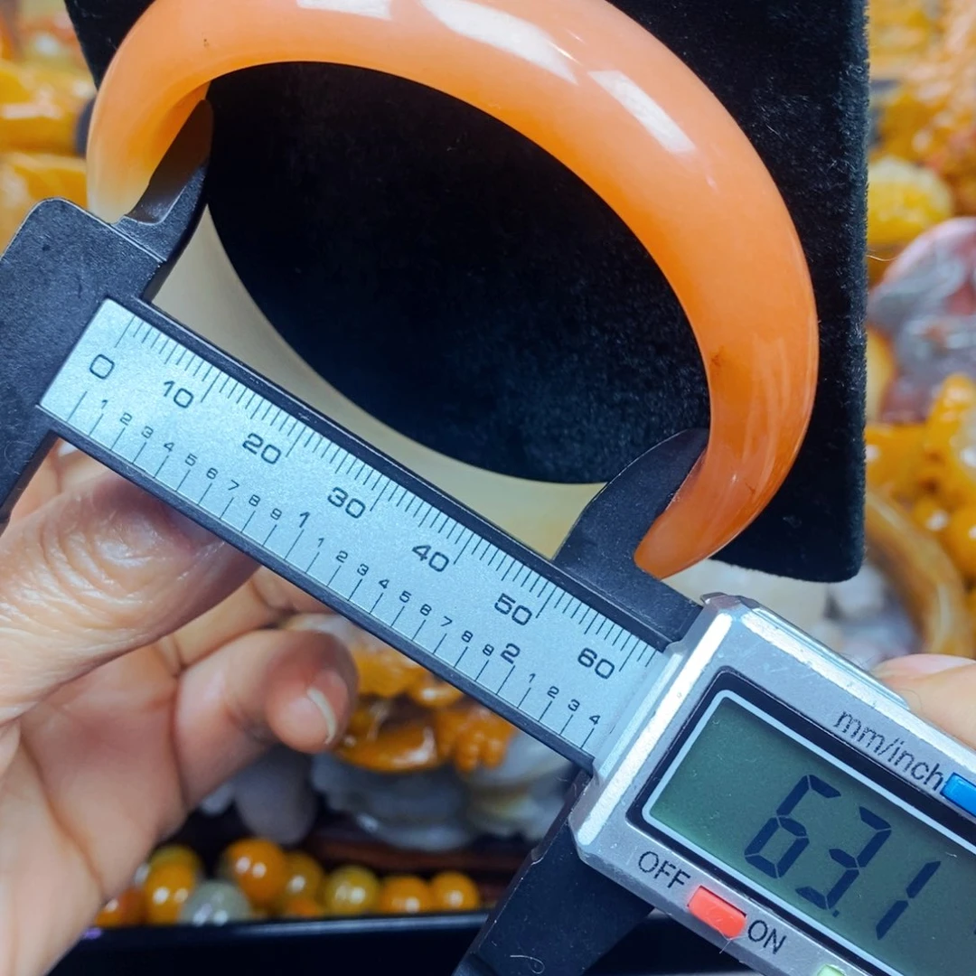 未镶嵌石英质玉（黄龙玉）颈饰