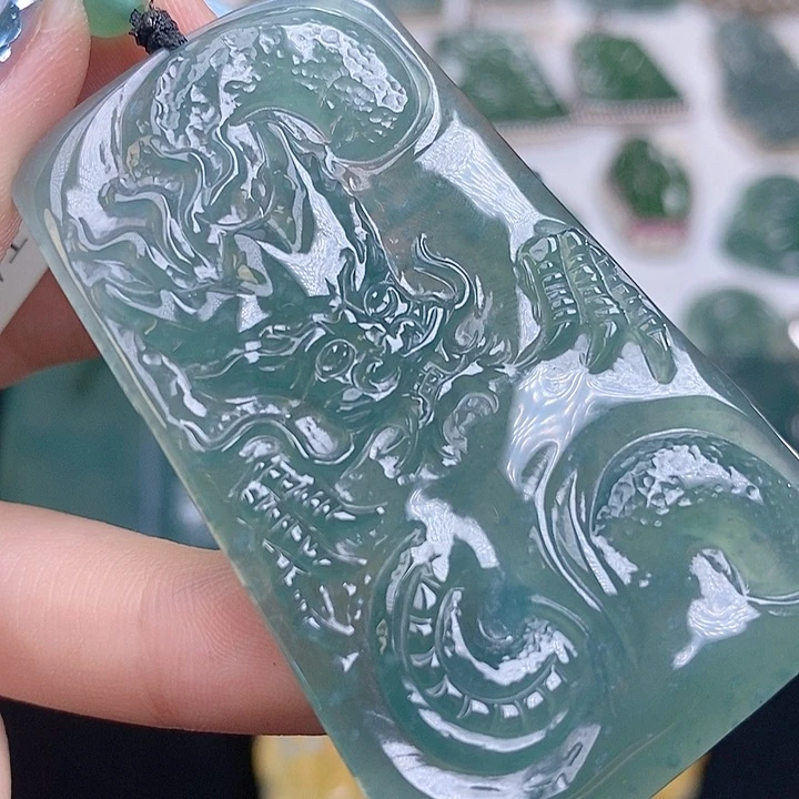 翡翠未镶嵌颈饰0000000000000026