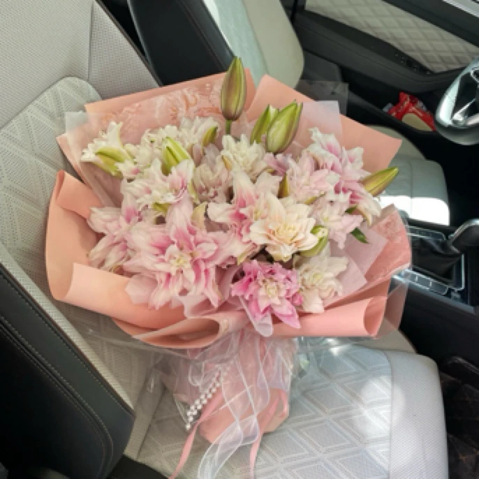 214情人节重瓣百合送爱人送朋友送闺蜜送老婆