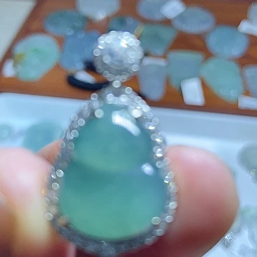 翡翠挂件未镶嵌一