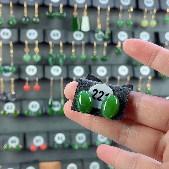 和田玉18K金镶嵌耳饰