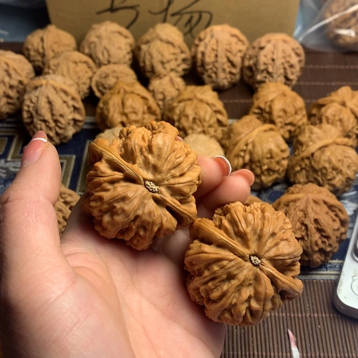 吊坠文玩核桃夜***面粗筋