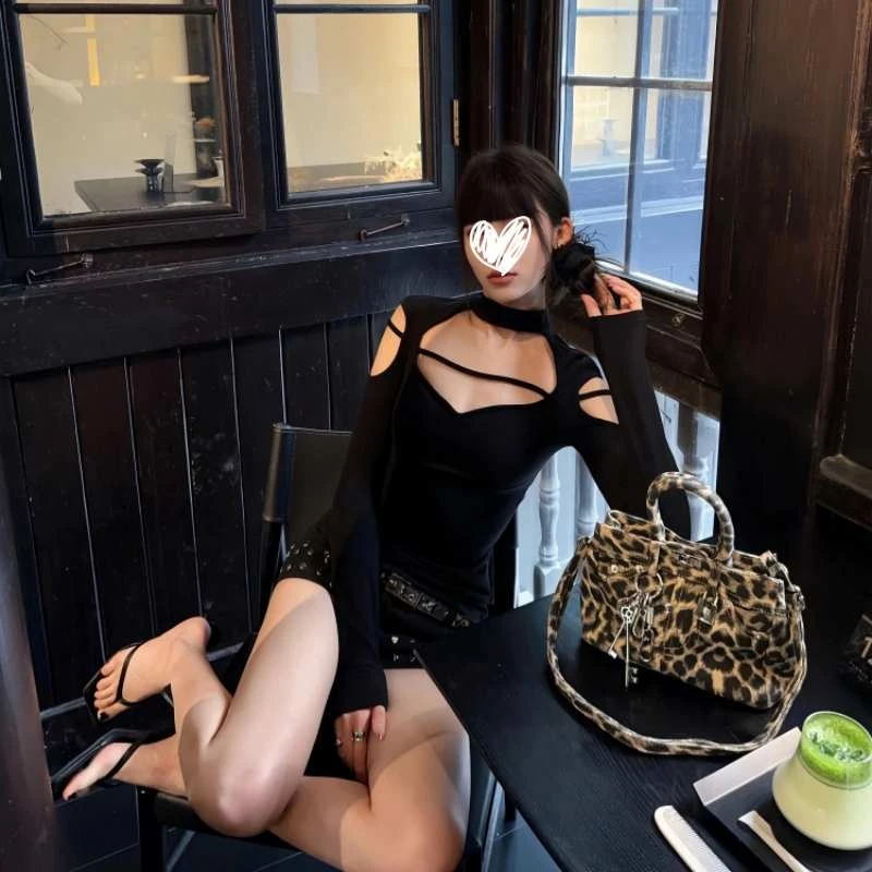 YIDENG2025春季纯欲辣妹性感镂空长袖打底衫春季新款独特别致修身