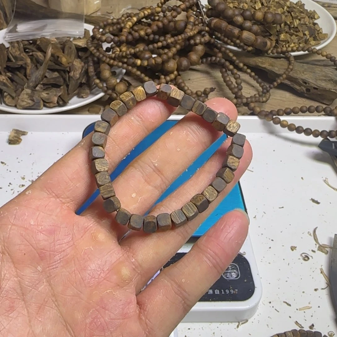 沉香碎屑沉香绿棋楠沉香方珠