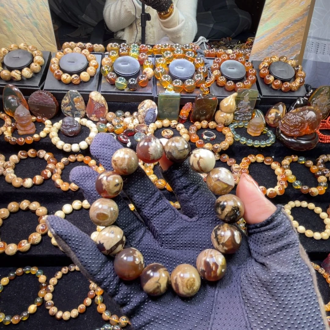 琥珀未镶嵌手串溶洞15