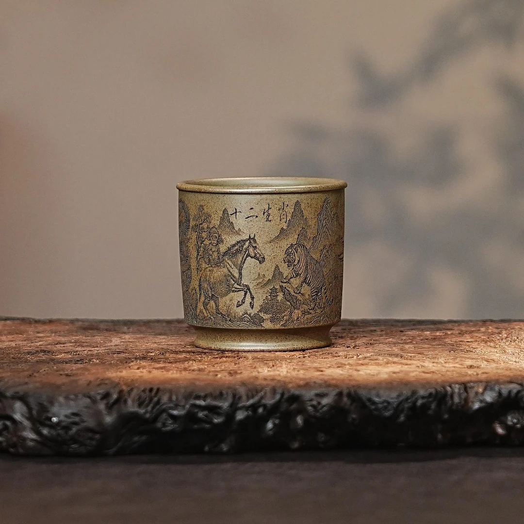 宜兴全手工紫砂茶具 原矿龙背青泥料刻绘十二生肖山水紫砂主人杯